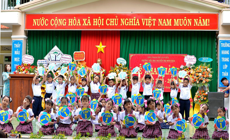 Học sinh Trường tiểu học Nguyễn Thị Minh Khai, thành phố Gia Nghĩa trong ngày khai giảng.