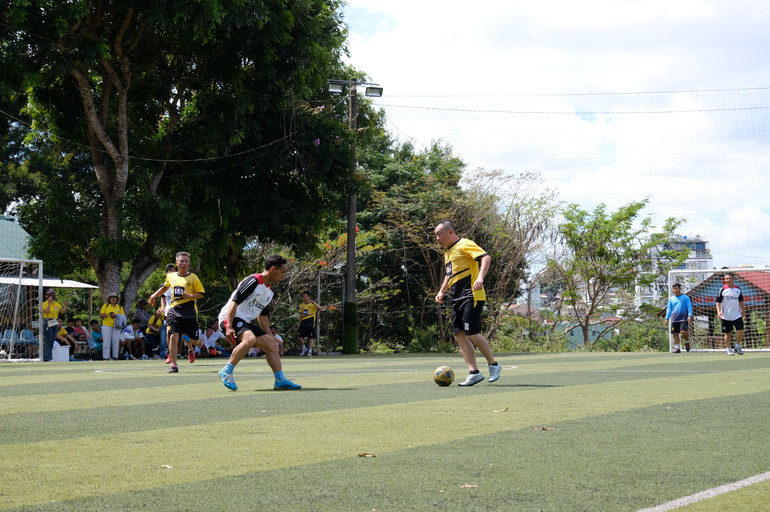 Tranh tài nội dung bóng đá mini nam giữa Hội nhà báo Lâm Đồng-Kon Tum Tranh tài nội dung bóng đá mini nam giữa Hội nhà báo Lâm Đồng-Kon Tum