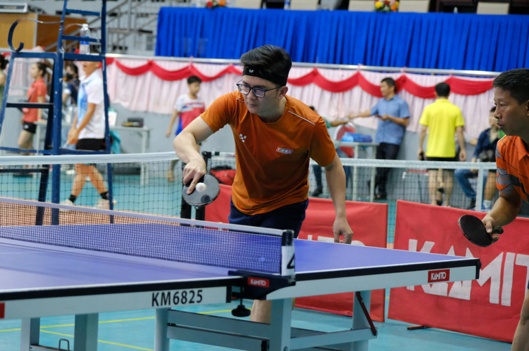 Vận động viên bóng bàn Hội nhà báo tỉnh Gia Lai thi đấu nội dung đôi nam. Vận động viên bóng bàn Hội nhà báo tỉnh Gia Lai thi đấu nội dung đôi nam.