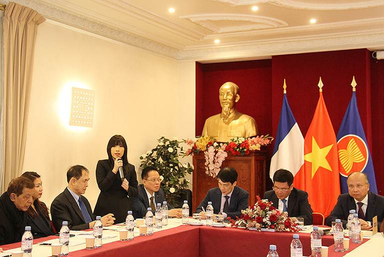 Chị Stephanie Đỗ chia sẻ về huy động nguồn lực tri thức kiều bào ở nước ngoài. Ảnh: Khải Hoàn. Chị Stephanie Đỗ chia sẻ về huy động nguồn lực tri thức kiều bào ở nước ngoài. Ảnh: Khải Hoàn.