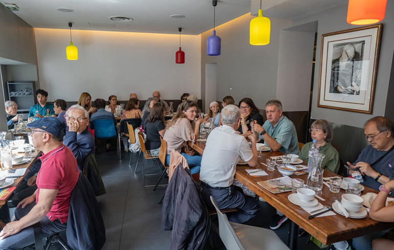 Nhiều "bữa ăn đoàn kết" được tổ chức tại Foyer Vietnam để quyên góp tiền cho các dự án từ thiện ở Việt Nam. (Ảnh: Khải Hoàn) Nhiều "bữa ăn đoàn kết" được tổ chức tại Foyer Vietnam để quyên góp tiền cho các dự án từ thiện ở Việt Nam. (Ảnh: Khải Hoàn)