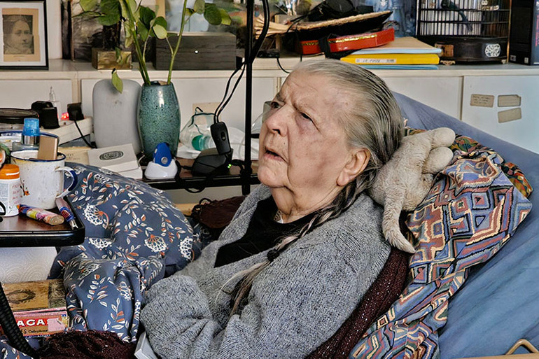 Bà Madeleine Riffaud xúc động kể lại những kỷ niệm gắn bó với Việt Nam. (Ảnh: Minh Duy) Bà Madeleine Riffaud xúc động kể lại những kỷ niệm gắn bó với Việt Nam. (Ảnh: Minh Duy)