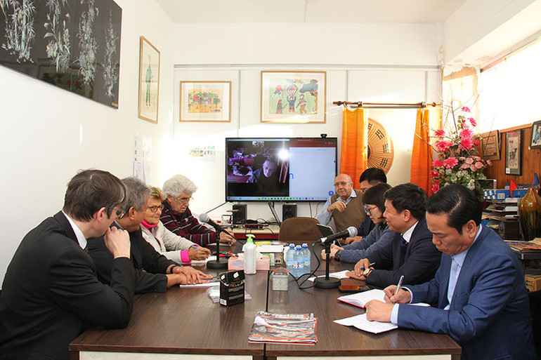 Đoàn Ban Tuyên giáo Trung ương làm việc với lãnh đạo AAFV và Tạp chí Perspective. (Ảnh: Khải Hoàn)