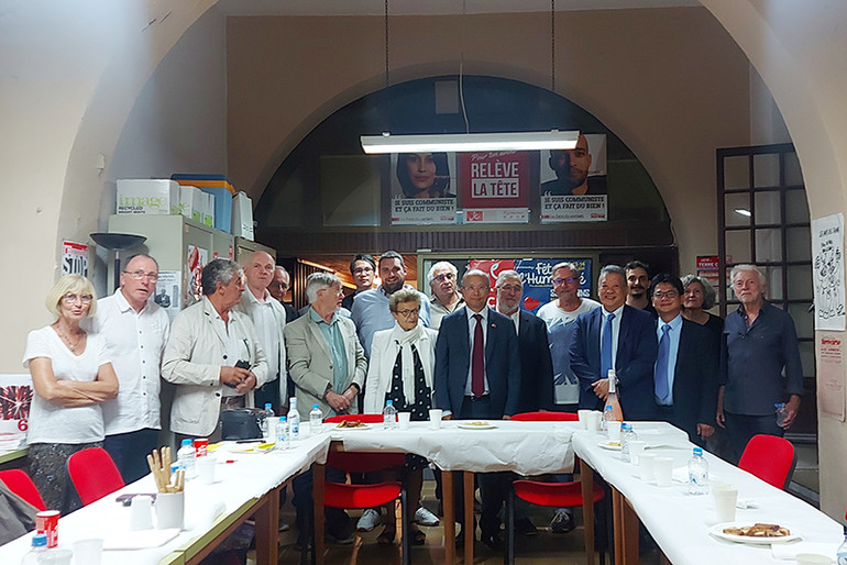 Đại sứ Đinh Toàn Thắng cảm ơn tình cảm gắn bó và sự ủng hộ quý báu của những người cộng sản Pháp ở đảo Corse dành cho Việt Nam trong những năm kháng chiến và trong công cuộc phát triển đất nước.