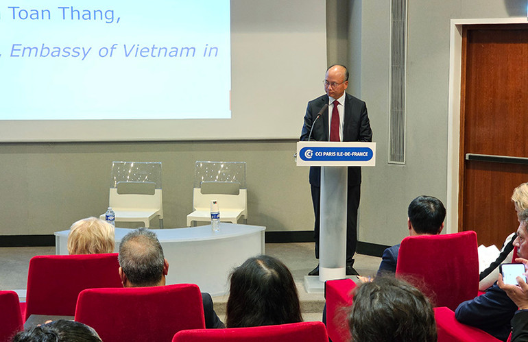 Đại sứ Đinh Toàn Thắng nhấn mạnh: Quan điểm xuyên suốt của Chính phủ Việt Nam là đẩy mạnh cải cách, cải thiện môi trường đầu tư - kinh doanh và đồng hành với doanh nghiệp nước ngoài. (Ảnh: Minh Duy)