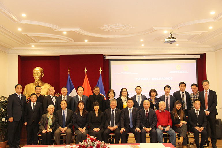 Các tri thức và doanh nhân Việt kiều tại Pháp có nhiều kinh nghiệm và khả năng để đóng góp cho sự phát triển bền vững của đất nước. Ảnh: Minh Duy. Các tri thức và doanh nhân Việt kiều tại Pháp có nhiều kinh nghiệm và khả năng để đóng góp cho sự phát triển bền vững của đất nước. Ảnh: Minh Duy.