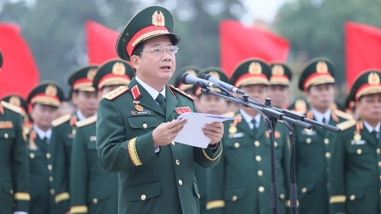 Chủ nhiệm Tổng cục Chính trị Quân đội nhân dân Việt Nam Trịnh Văn Quyết đọc lời báo công dâng Bác.