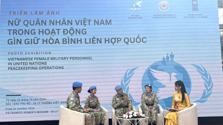 Các khách mời chia sẻ trải nghiệm trong quá trình tham gia hoạt động gìn giữ hòa bình Liên hợp quốc. Các khách mời chia sẻ trải nghiệm trong quá trình tham gia hoạt động gìn giữ hòa bình Liên hợp quốc.