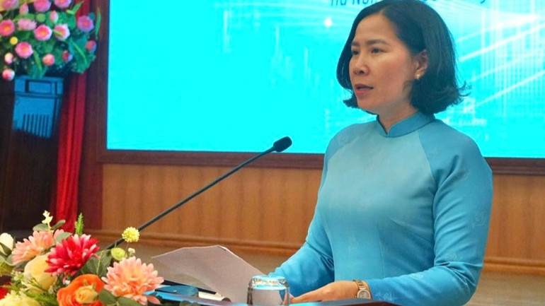 Chủ tịch Hội Liên hiệp Phụ nữ thành phố Hà Nội Lê Kim Anh phát biểu khai mạc.