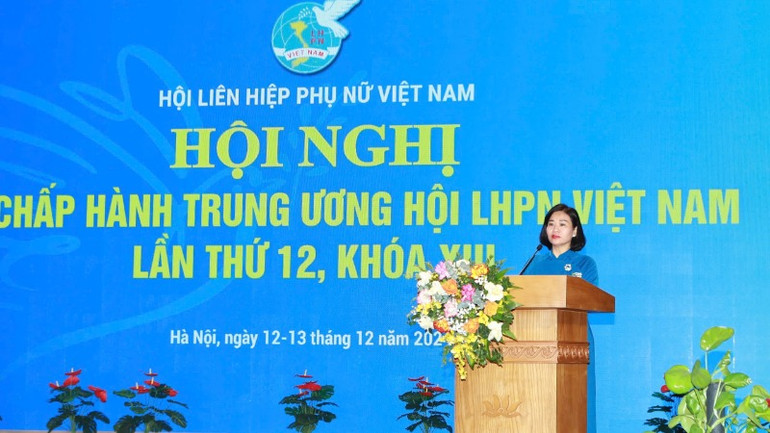Chủ tịch Hội Liên hiệp Phụ nữ Việt Nam Nguyễn Thị Tuyến phát biểu khai mạc hội nghị.