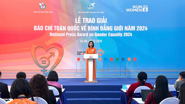 Phó Chủ tịch Hội Liên hiệp Phụ nữ Việt Nam Nguyễn Thị Minh Hương phát biểu tại buổi lễ.