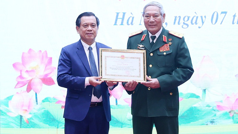 Hội Hỗ trợ khắc phục hậu quả bom, mìn Việt Nam được nhận Bằng khen của Bộ trưởng Lao động- Thương binh và Xã hội.