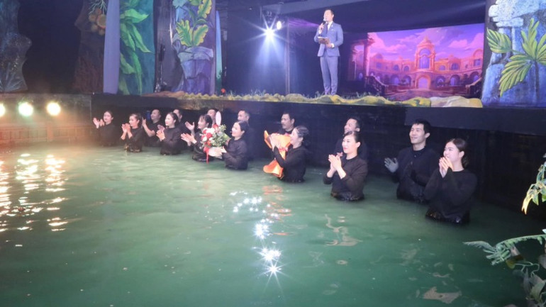 Không đam mê, các nghệ sĩ sẽ rất khó vượt qua thử thách.