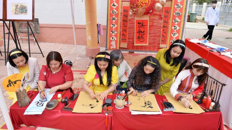 Nhiều hoạt động phong phú diễn ra theo chuỗi sự kiện. Nhiều hoạt động phong phú diễn ra theo chuỗi sự kiện.