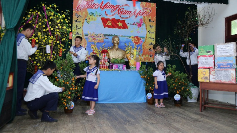 Niềm vui ở đảo xa mang dấu ấn tình cảm của đất liền.