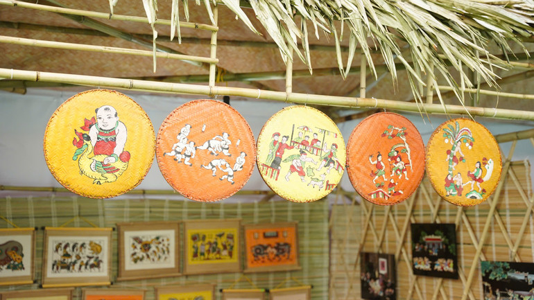 Tranh dân gian trên các chất liệu từ thiên nhiên.