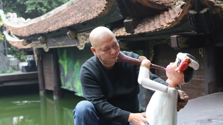 Rối nước bây giờ đã được "mở" rất nhiều khớp, có thể chớp mắt, cử động ngón tay, vươn cổ...