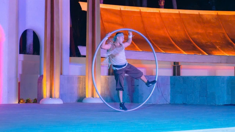 Múa rối nước có nhiều đổi mới trong đó kết hợp các hình thức biểu diễn khác nhau.