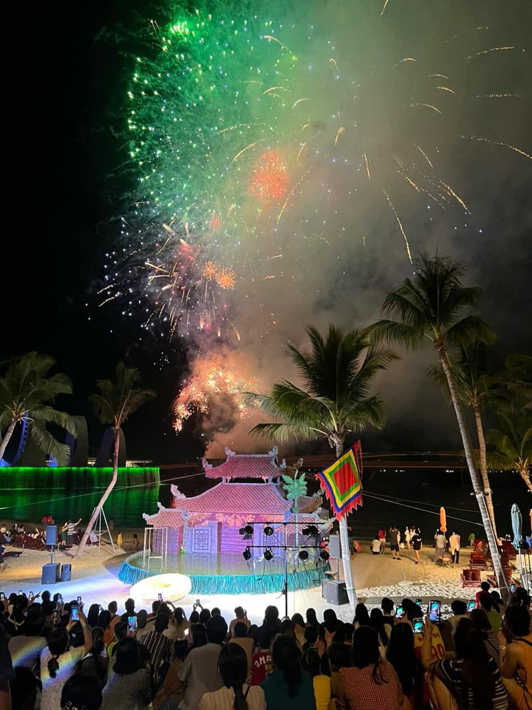 Sân khấu ở Phú Quốc của Nhà hát Múa rối Việt Nam thu hút hàng nghìn khán giả trong nước và quốc tế mỗi buổi biểu diễn.