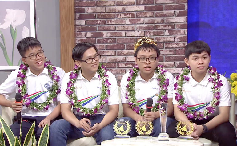 Từ trái sang phải ảnh: Nguyễn Nguyên Phú, Nguyễn Quốc Nhật Minh, Võ Quang Phú Đức, Trần Trung Kiên.