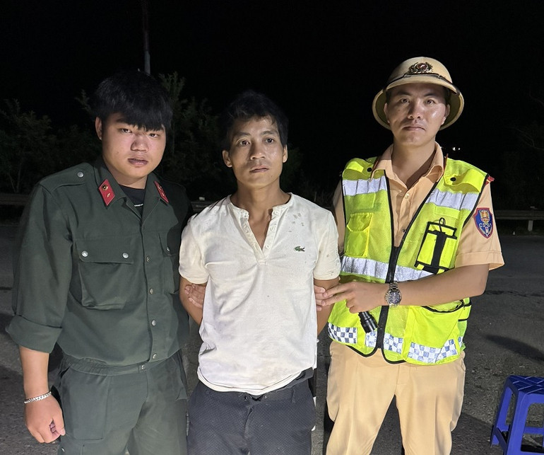 Đối tượng Lò Văn Thưởng khi bị công an bắt giữ.