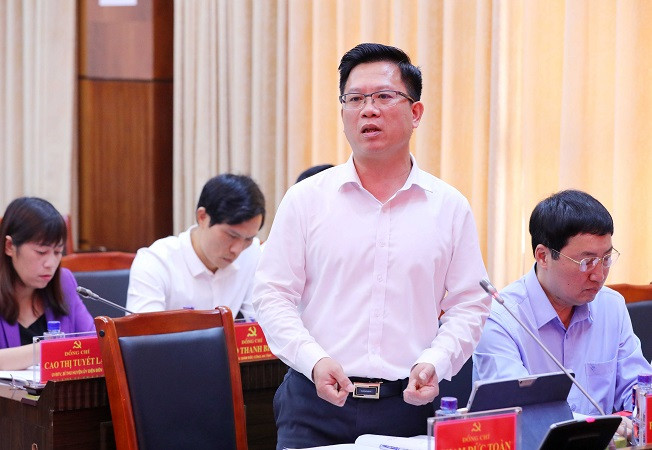 Đồng chí Phạm Đức Toàn, Phó Chủ tịch Thường trực Ủy ban nhân dân tỉnh đề xuất một số giải pháp, chính sách tháo gỡ khó khăn đặc thù giúp Điện Biên có điều kiện phát triển. Đồng chí Phạm Đức Toàn, Phó Chủ tịch Thường trực Ủy ban nhân dân tỉnh đề xuất một số giải pháp, chính sách tháo gỡ khó khăn đặc thù giúp Điện Biên có điều kiện phát triển.