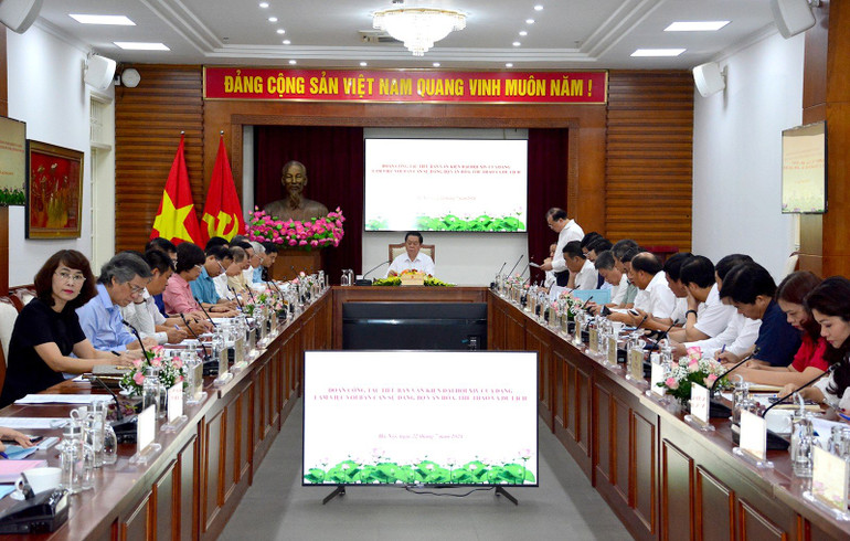 Toàn cảnh buổi làm việc.