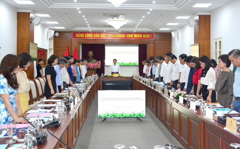 Hội nghị dành một phút mặc niệm Tổng Bí thư Nguyễn Phú Trọng.