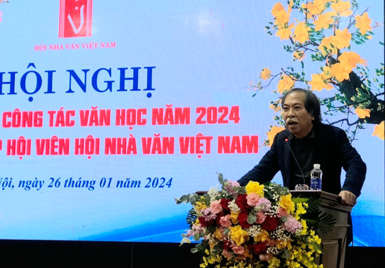 Chủ tịch Hội Nhà văn Việt Nam Nguyễn Quang Thiều phát biểu.