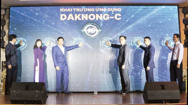 Khai trương ứng dụng DAKNONG-C. (Ảnh NGUYỄN VĂN YÊN)