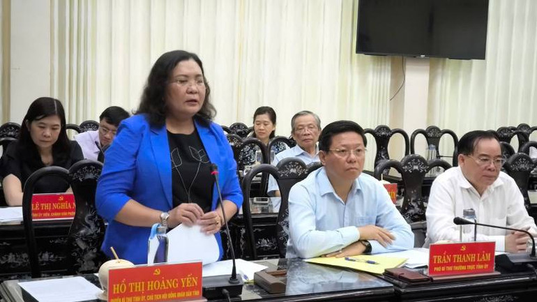 Quyền Bí thư Tỉnh ủy Bến Tre Hồ Thị Hoàng Yến phát biểu tại Hội nghị. (Ảnh: HOÀNG TRUNG)