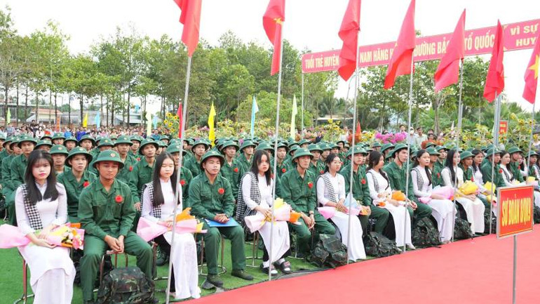 Thanh niên tỉnh Bến Tre chuẩn bị lên đường tòng quân. (Ảnh: HOÀNG TRUNG)