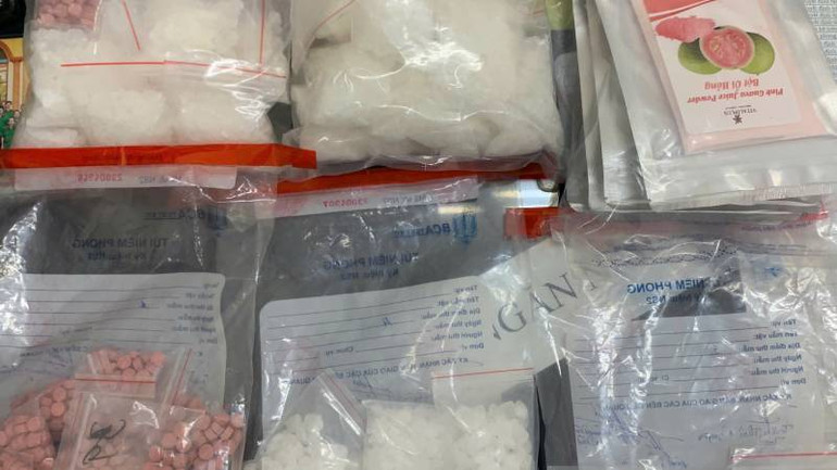 Tang vật cơ quan công an thu giữ. (Ảnh: HOÀNG TRUNG)