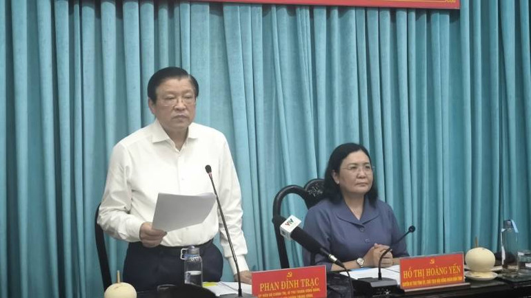 Đồng chí Phan Đình Trạc phát biểu chỉ đạo tại buổi làm việc. (Ảnh: HOÀNG TRUNG)