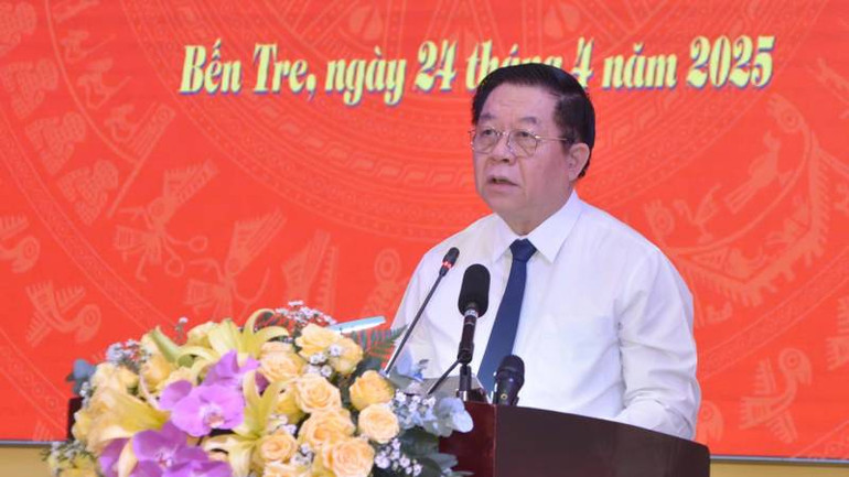 Đồng chí Nguyễn Trọng Nghĩa phát biểu tại buổi lễ. (Ảnh: HOÀNG TRUNG)