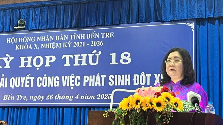 Bí thư Tỉnh ủy, Chủ tịch Hội đồng nhân dân tỉnh Bến Tre Hồ Thị Hoàng Yến phát biểu bế mạc tại Kỳ họp. (Ảnh: HOÀNG TRUNG)