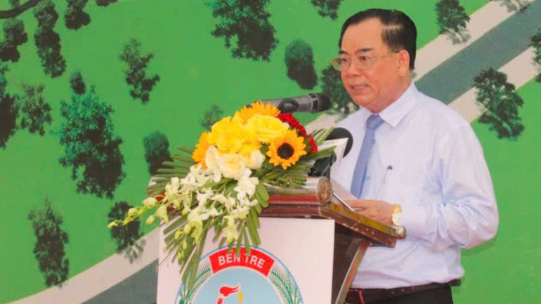 Chủ tịch Ủy ban nhân dân tỉnh Bến Tre Trần Ngọc Tam phát biểu tại buổi lễ. (Ảnh: HOÀNG TRUNG)