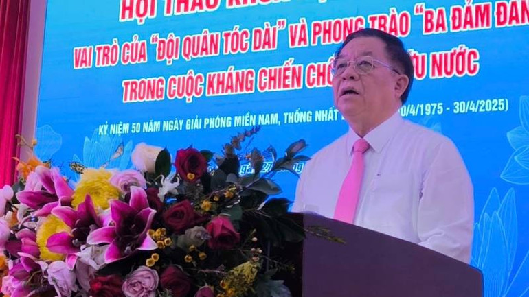 Đồng chí Nguyễn Trọng Nghĩa phát biểu tại Hội thảo. (Ảnh: HOÀNG TRUNG)