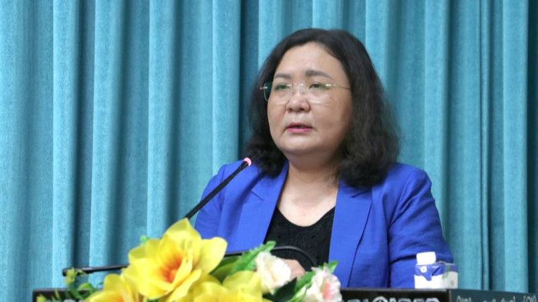 Đồng chí Hồ Thị Hoàng Yến, Quyền Bí thư Tỉnh ủy Bến Tre phát biểu tại cuộc họp. (Ảnh: HOÀNG TRUNG)