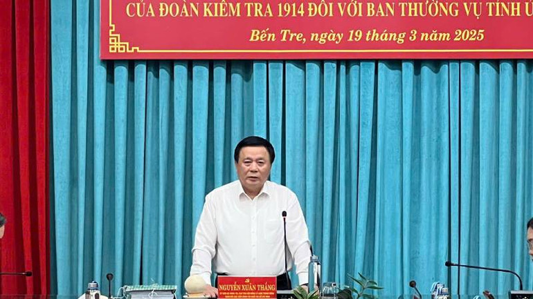 Đồng chí Nguyễn Xuân Thắng phát biểu kết luận tại hội nghị. (Ảnh: HOÀNG TRUNG)