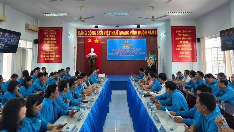 Đại biểu tham dự Hội nghị sắp xếp, tinh gọn bộ máy tại Liên đoàn Lao động tỉnh Bến Tre. (Ảnh: HOÀNG TRUNG)