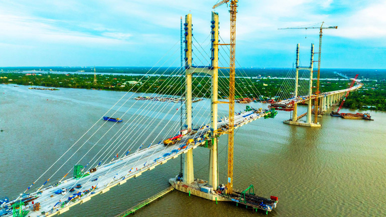 Cầu chính dây văng cầu Rạch Miễu 2 chuẩn bị hợp long vào dịp 30/4. (Ảnh: TRUNG HIẾU) Cầu chính dây văng cầu Rạch Miễu 2 chuẩn bị hợp long vào dịp 30/4. (Ảnh: TRUNG HIẾU)