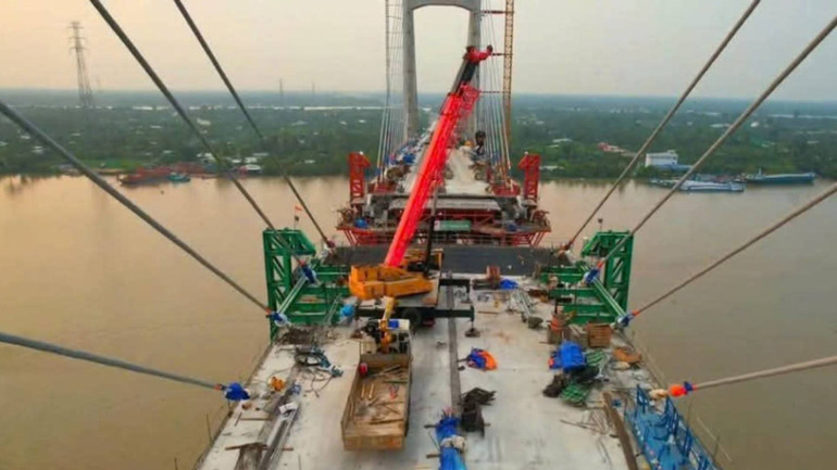 Phần cầu chính dây văng chuẩn bị được hợp long. (Ảnh: Ban Quản lý dự án Mỹ Thuận cung cấp) Phần cầu chính dây văng chuẩn bị được hợp long. (Ảnh: Ban Quản lý dự án Mỹ Thuận cung cấp)