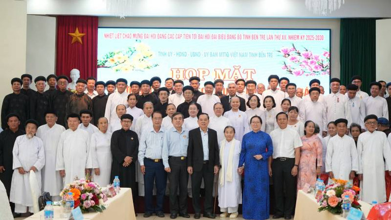 Đại biểu tham dự Họp mặt các chức sắc, chức việc tiêu biểu các tôn giáo. (Ảnh: HOÀNG TRUNG) Đại biểu tham dự Họp mặt các chức sắc, chức việc tiêu biểu các tôn giáo. (Ảnh: HOÀNG TRUNG)