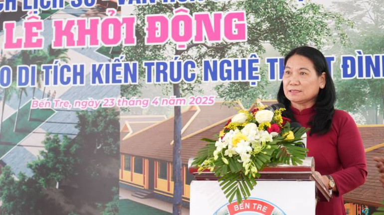 Phó Chủ tịch Ủy ban nhân dân tỉnh Bến Tre Nguyễn Thị Bé Mười phát biểu tại buổi lễ. (Ảnh: HOÀNG TRUNG)