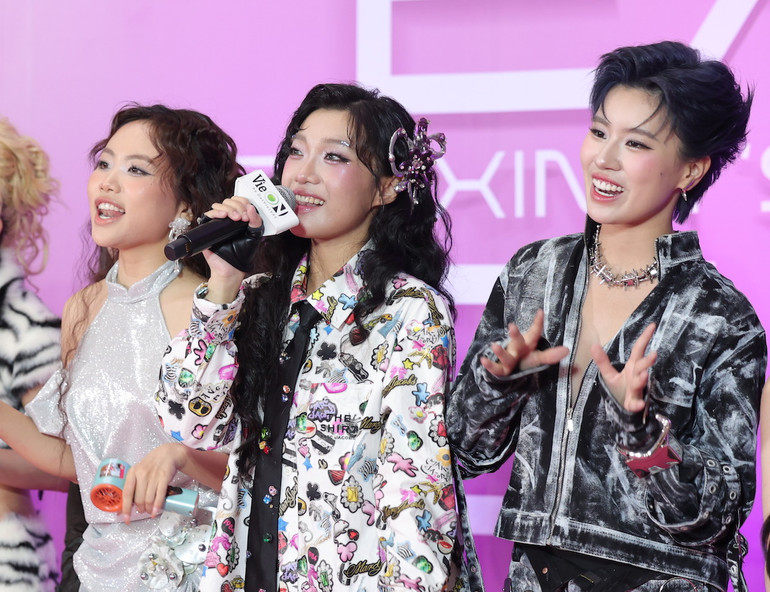 "Em xinh say hi" ra mắt, giao lưu cùng khán giả.