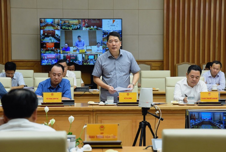 Đại diện lãnh đạo Bộ Tài chính phát biểu.