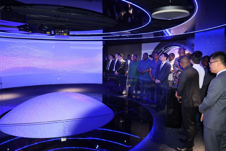 Đoàn đã thăm và nghe giới thiệu về Bảo tàng số tại trụ sở Bộ Thông tin và Truyền thông. Đoàn đã thăm và nghe giới thiệu về Bảo tàng số tại trụ sở Bộ Thông tin và Truyền thông.