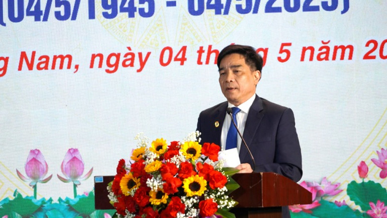 Chủ tịch Ủy ban nhân dân tỉnh Quảng Nam Lê Văn Dũng trình bày diễn văn kỷ niệm.