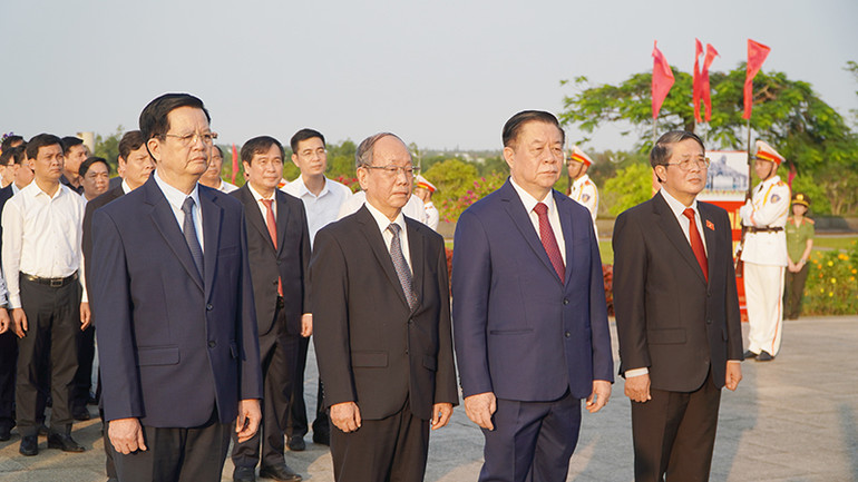 Đoàn công tác Trung ương do đồng chí Nguyễn Trọng Nghĩa, Ủy viên Bộ Chính trị, Bí thư Trung ương Đảng, Trưởng Ban Tuyên giáo và Dân vận Trung ương làm Trưởng đoàn. Đoàn công tác Trung ương do đồng chí Nguyễn Trọng Nghĩa, Ủy viên Bộ Chính trị, Bí thư Trung ương Đảng, Trưởng Ban Tuyên giáo và Dân vận Trung ương làm Trưởng đoàn.